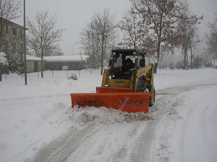 snow_blade_ls_on_skid-steer_loader